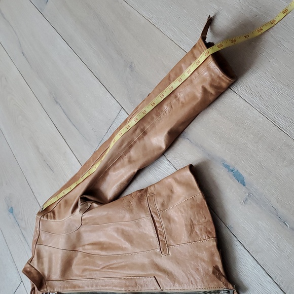 Danier Tan Leather Jacket - Picture 16 of 16